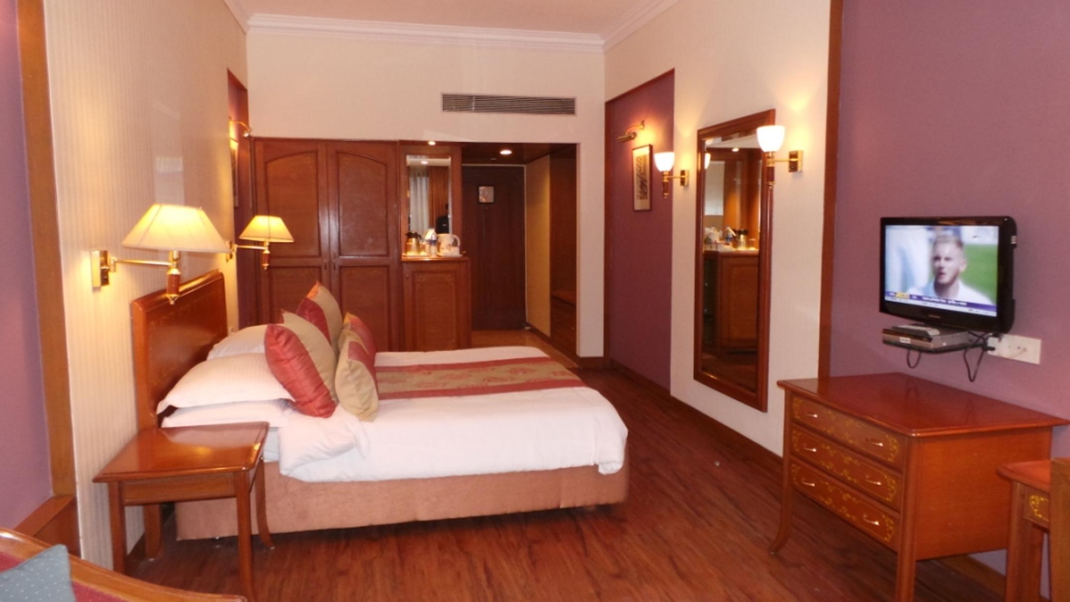 The Ambassador, Marine Drive, Mumbai Hotel Exterior foto