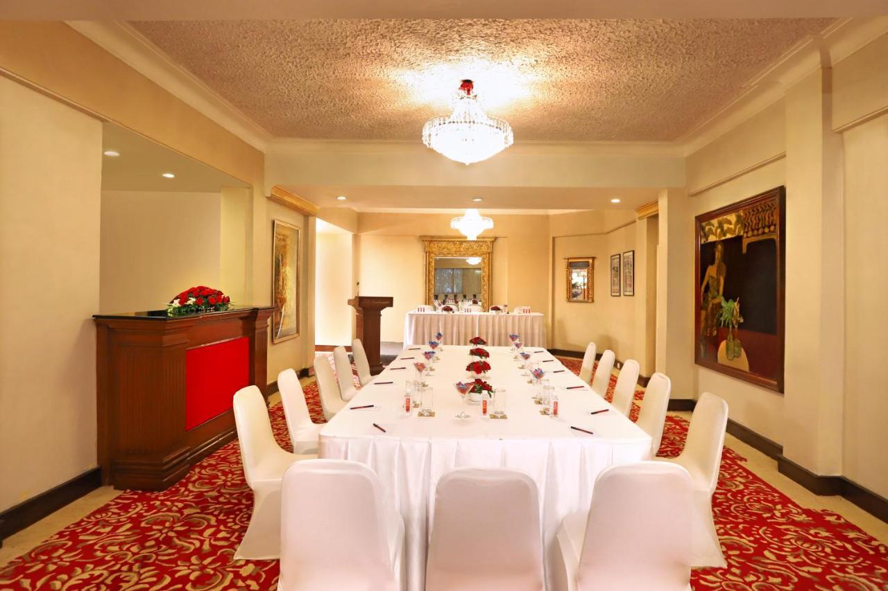 The Ambassador, Marine Drive, Mumbai Hotel Exterior foto